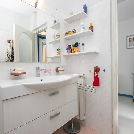 With 3 Bedrooms In With Enclosed Garden And Wifi 100 M From The Beach