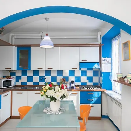 With 3 Bedrooms In With Enclosed Garden And Wifi 100 M From The Beach