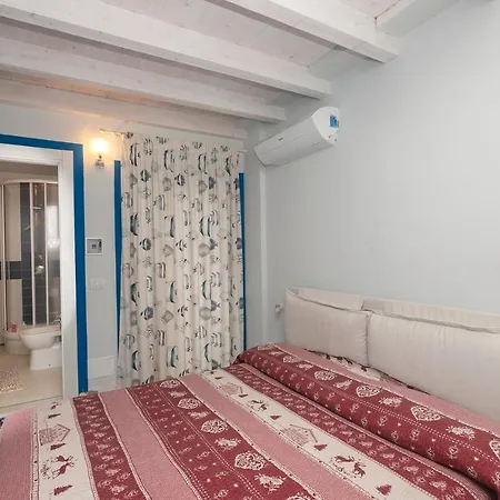 With 3 Bedrooms In With Enclosed Garden And Wifi 100 M From The Beach * Alassio